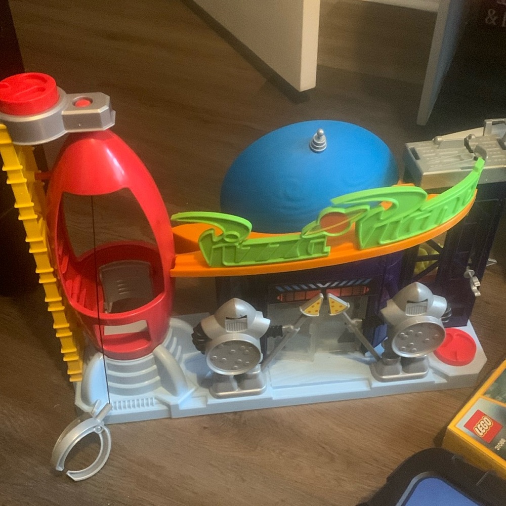 Pizza planet play set